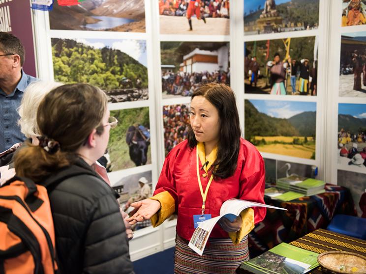 Two women discuss topics of interest at an exhibition.